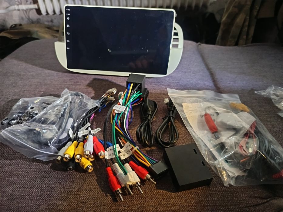 Универсальная Андроид магнитола (4/64) с камерой заднего вида