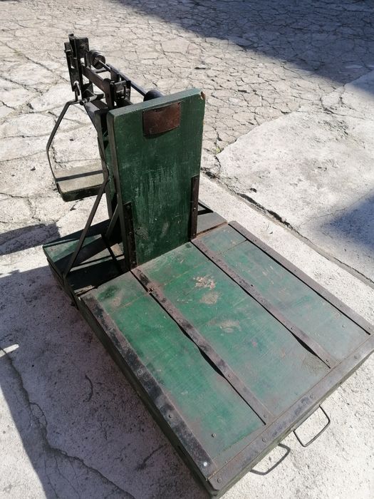 Waga na ciężarki zabytkowa