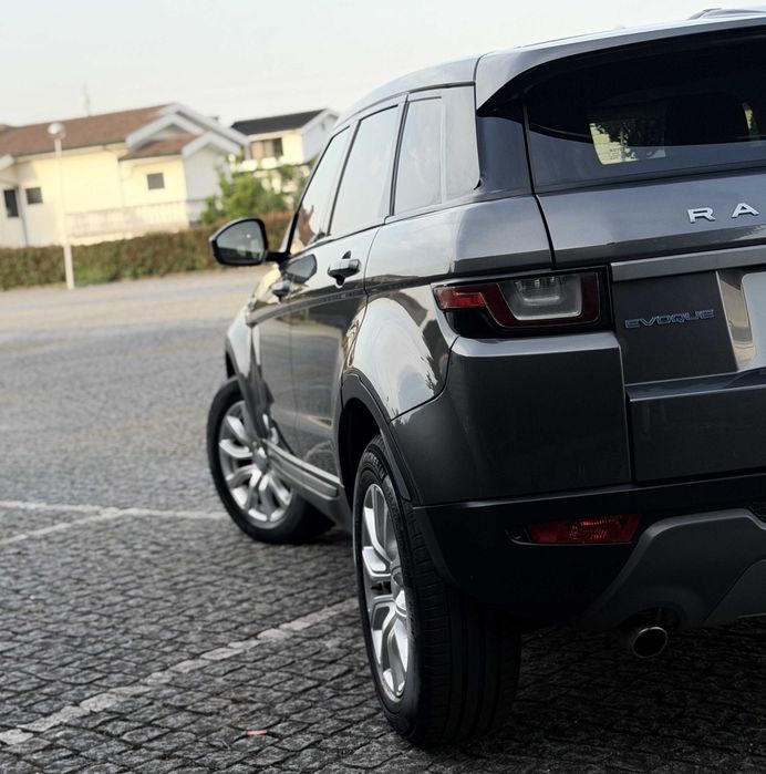 LAND ROVER RANGE ROVER EVOQUE 2.0 eD4 SE Premium → !!! Versão facelift + Nacional + Histórico completo + Estado imaculado !!!