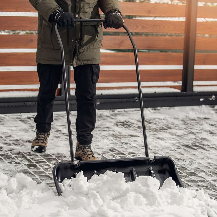 Odśnieżanie Posesji Parkingów Dachu - Ręcznie i maszynowo