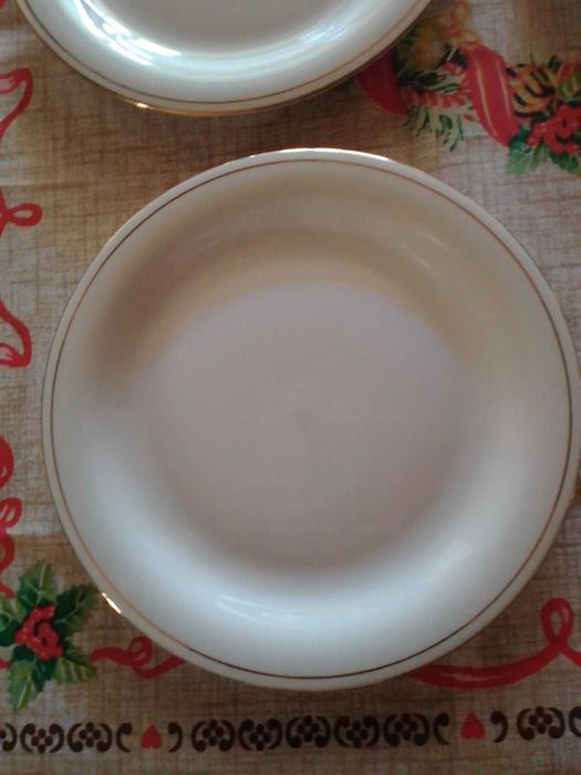 Тарелки разные современные