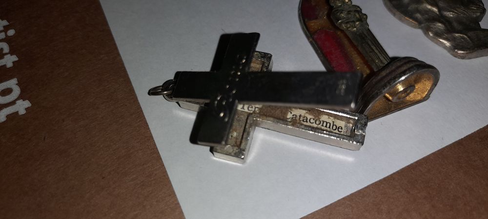 6 pendentes religiosos