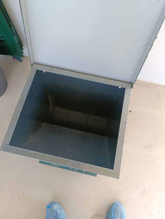 Dispensador automático de ração para cães