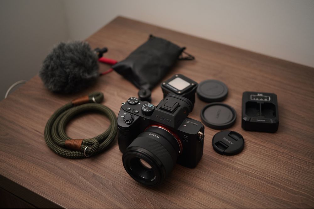 Sony A7 lll  + lente e acessórios