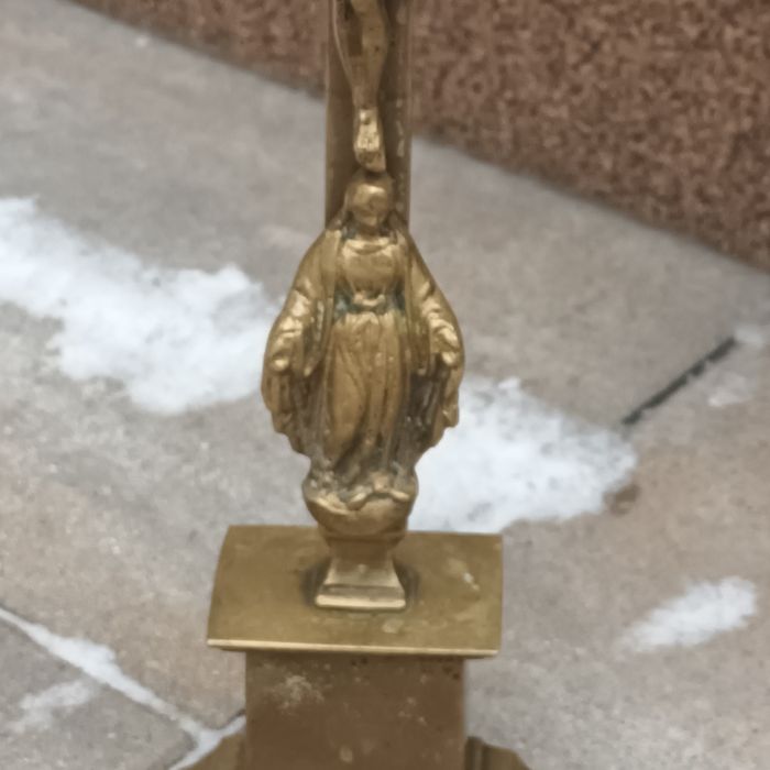 Stary krucyfiks z Maryją