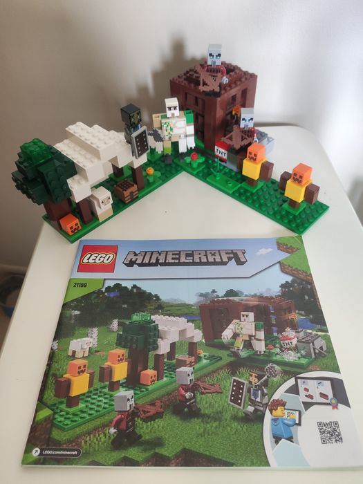 Klocki LEGO Minecraft 21159 Kryjówka rozbójników kompletne