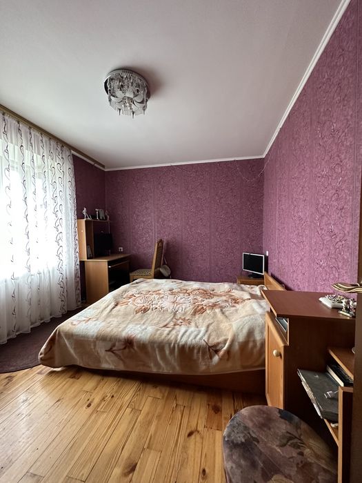 Продається 3-кімнатна квартира по вул. М. Небаби, центр міста