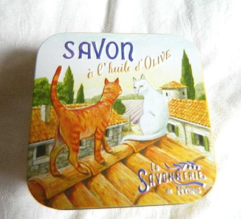 Francuskie perfumowane mydełko w ozdobnej puszce z kotkami