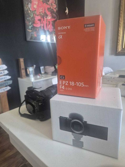 Sony ZV-E10 + 18-105mm F4 G OSS + SmallRig Cage + 2 Baterias