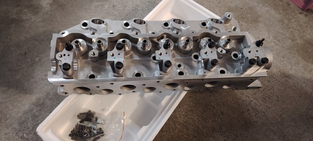 Cabeça nova  mitsubishi l200 pajero etc  referência 4D56