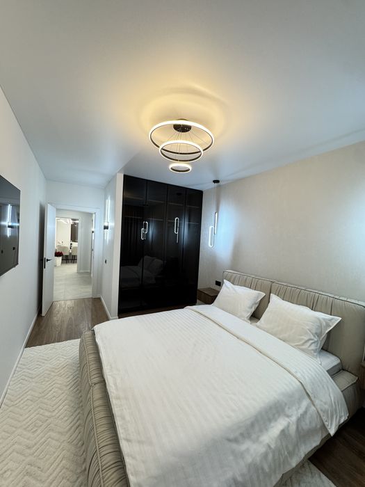 Центр .Продаж 2 кім квартири з великою кухнею та єврорем ,2 гардеробні