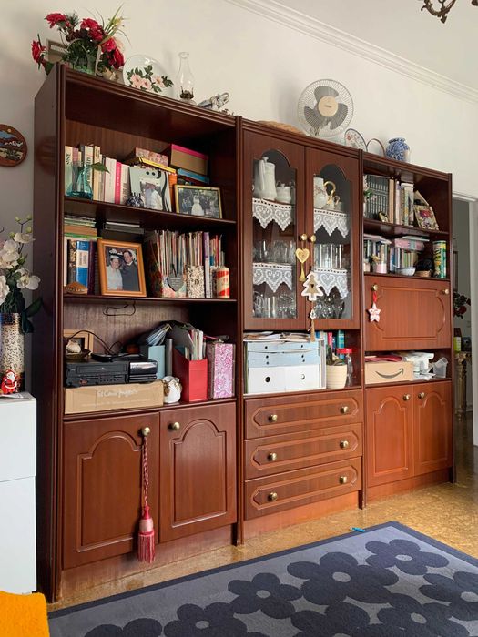 Estante com cristaleira de sala