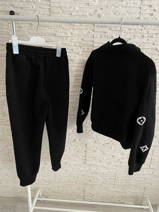 Mięsisty dresik czarny set z printem sportowy set M