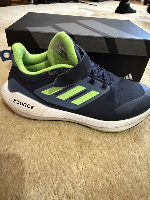 Продам кросівки текстильні для хлопчика adidas