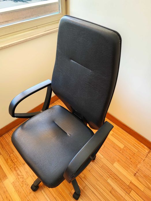 Cadeira de Escritório Ergonómica e Confortável - V. N. Famalicão