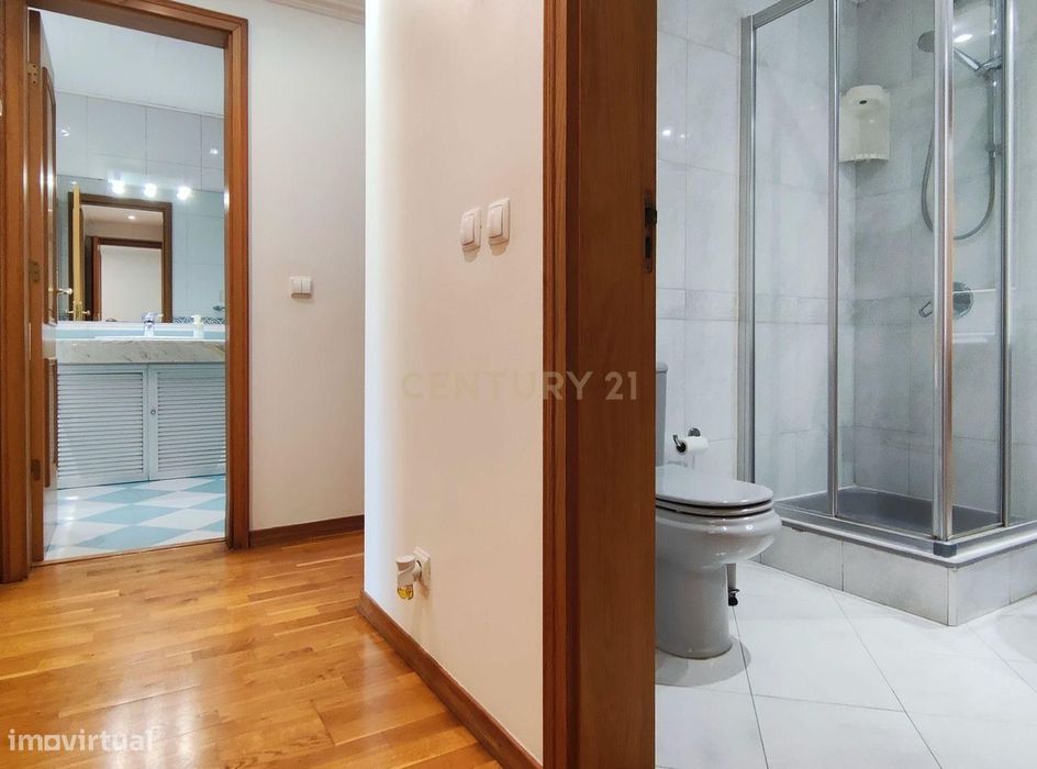 Amplo apartamento de 3 quartos com varandas panorâmicas em Almada, em