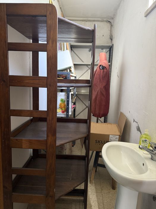 Estante em madeira maciça