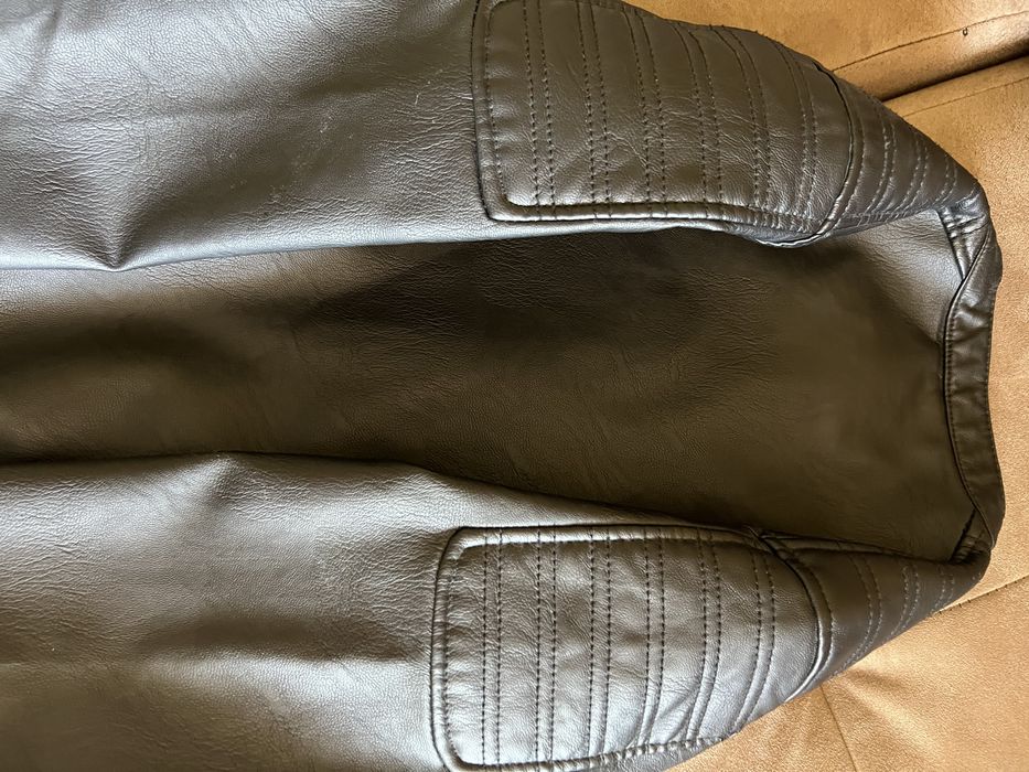 Шкіряна куртка чорна