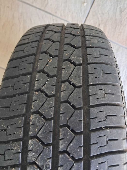 Pneu Pirelli e jante Lancia