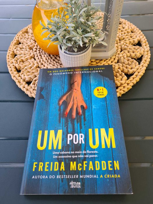 Um por Um de Freida McFadden