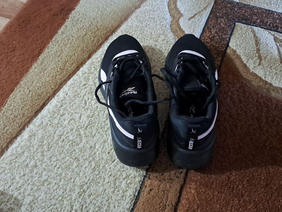 Buty sportowe damskie