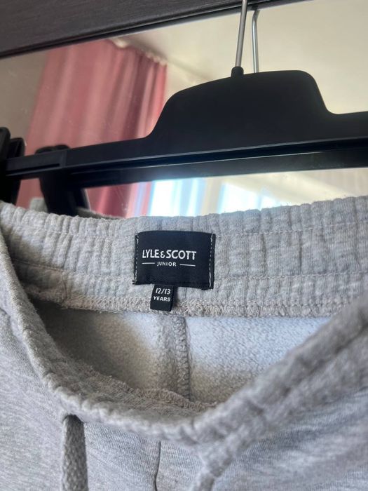 Сірі спортивні штани Lyle & Scott