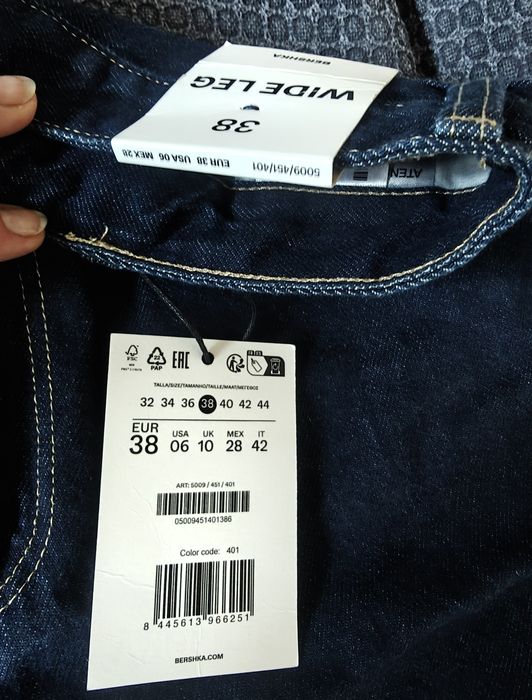 Dżinsy Bershka wide leg, relaxed
