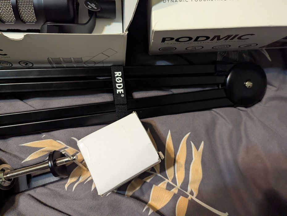 Комплект RODE PodMic Dynamic + PSA1 Studio Arm