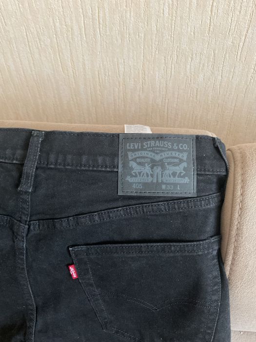 чоловічі джинсові шорти бренду Levi's у чорному кольорі