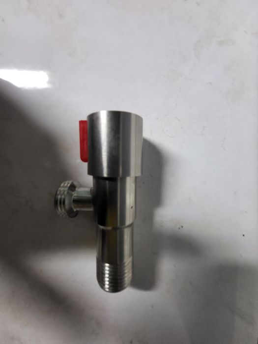 Zawór 1/2 na 1/2 na ciepłą wodę