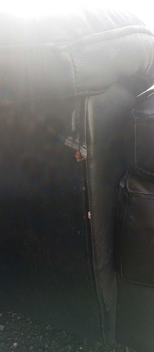 Vendo sofá de 3 lugares de pele sintética