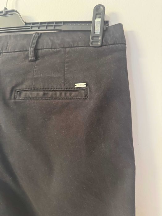 Czarne spodnie chinos LIU JO 31 pasuje na 40/42
