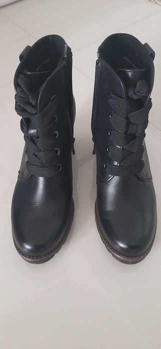 czarne skórzane botki Marco Tozzi