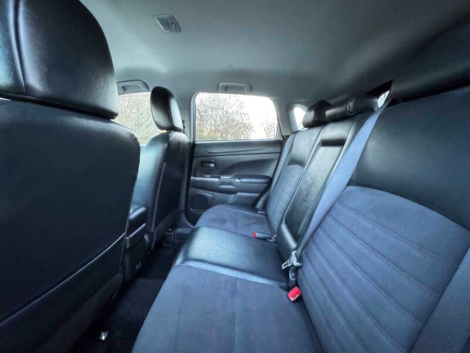 Mitsubishi Outlander SEL      2022