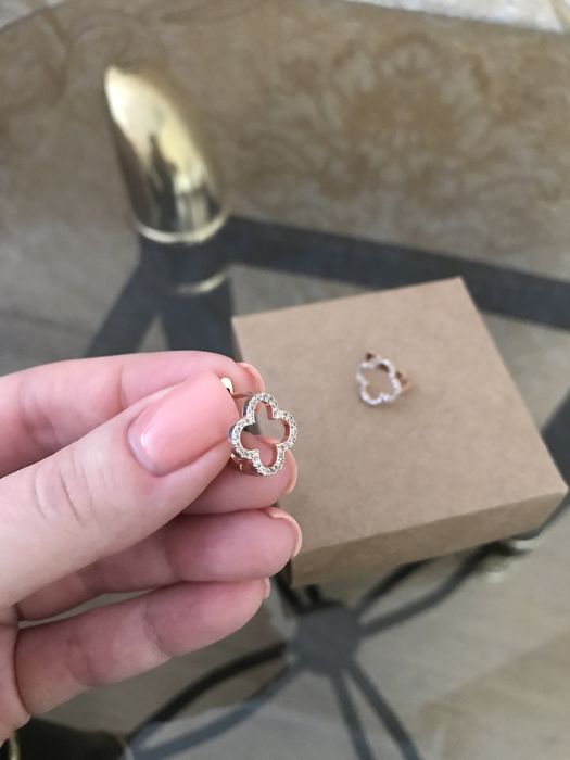 Серьги из медицинского золота.