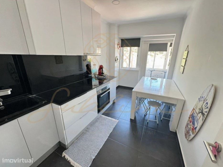 Apartamento T3 Renovado no Centro da Vila — Santiago (Sesimbra), Setúbal