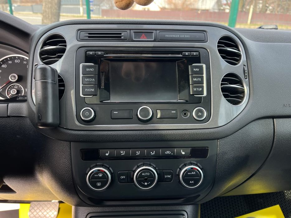 VOLKSWAGEN TIGUAN 2012 VIN WVGAV7AX6DW526920 фото оголошення 12 з 24