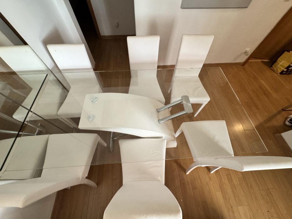 Mesa com 6 cadeiras