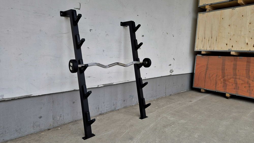 Stojak ścienny na sztangi stałe modułowe lub sztangi olimpijskie