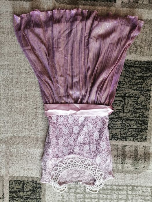 Красиве плаття для юної панянки