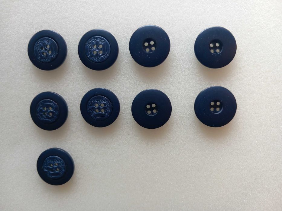 9 botões plástico azul centro trabalhado. Modernos e novos. 1,7 cm