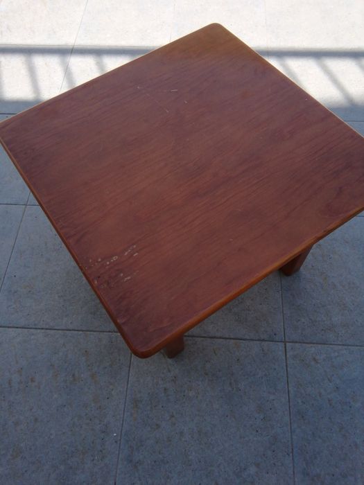 Mesa de apoio pinho escurecido