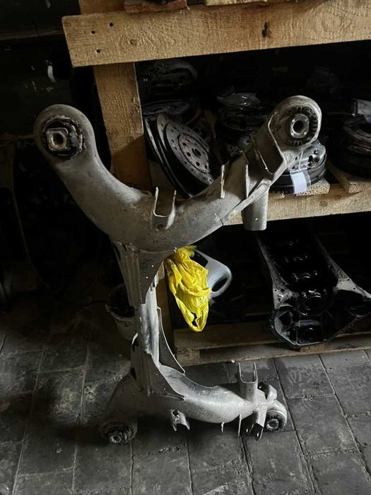 Підрамник задній Mercedes W211