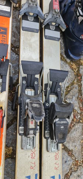 Vendo conjunto de esquis,bota e saco de transporte.