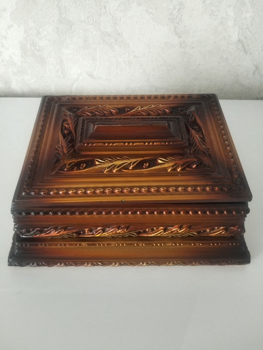 Продам шкатулку .