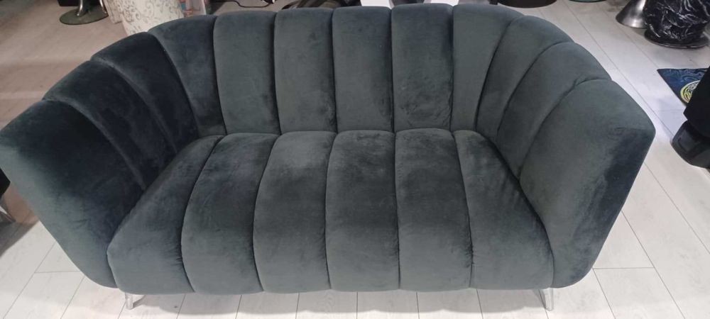 Sofá + Poltrona em Veludo & Design Elegante | Oportunidade