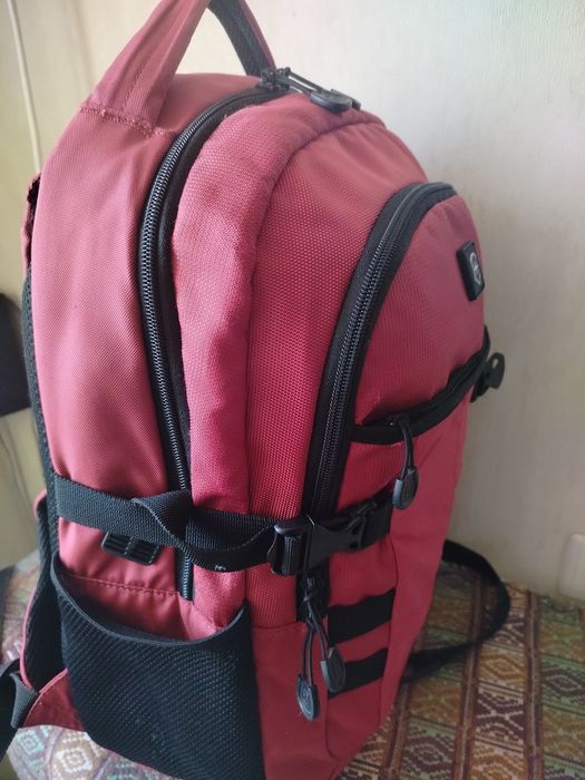 Рюкзак унисекс Victorinox Travel VX Sport Cadet/Red Vt31105003