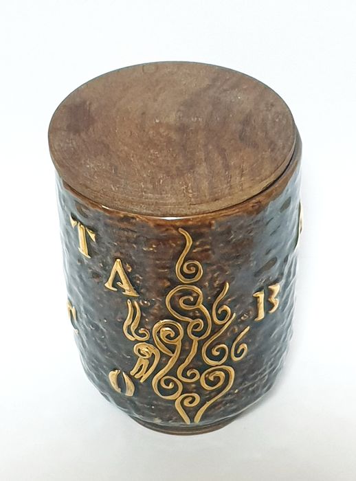 Antiga caixa de tabaco em faiança portuguesa Aleluja