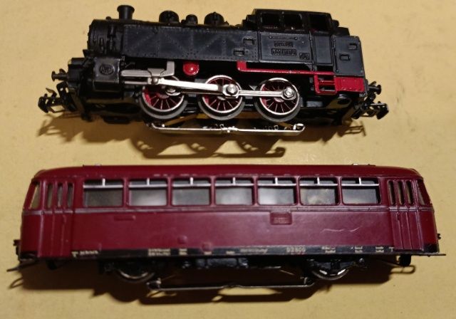 Kolejka elektryczna MARKLIN. Lokomotywa Marklin TM800 z wagonmi.