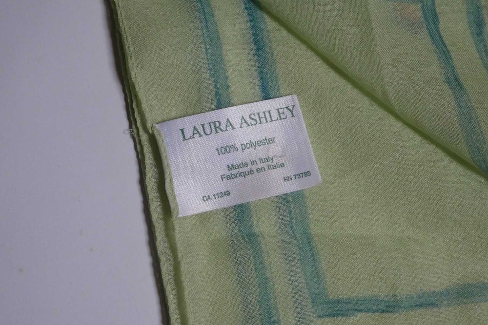 Lenços florais Laura Ashley. Envio grátis.